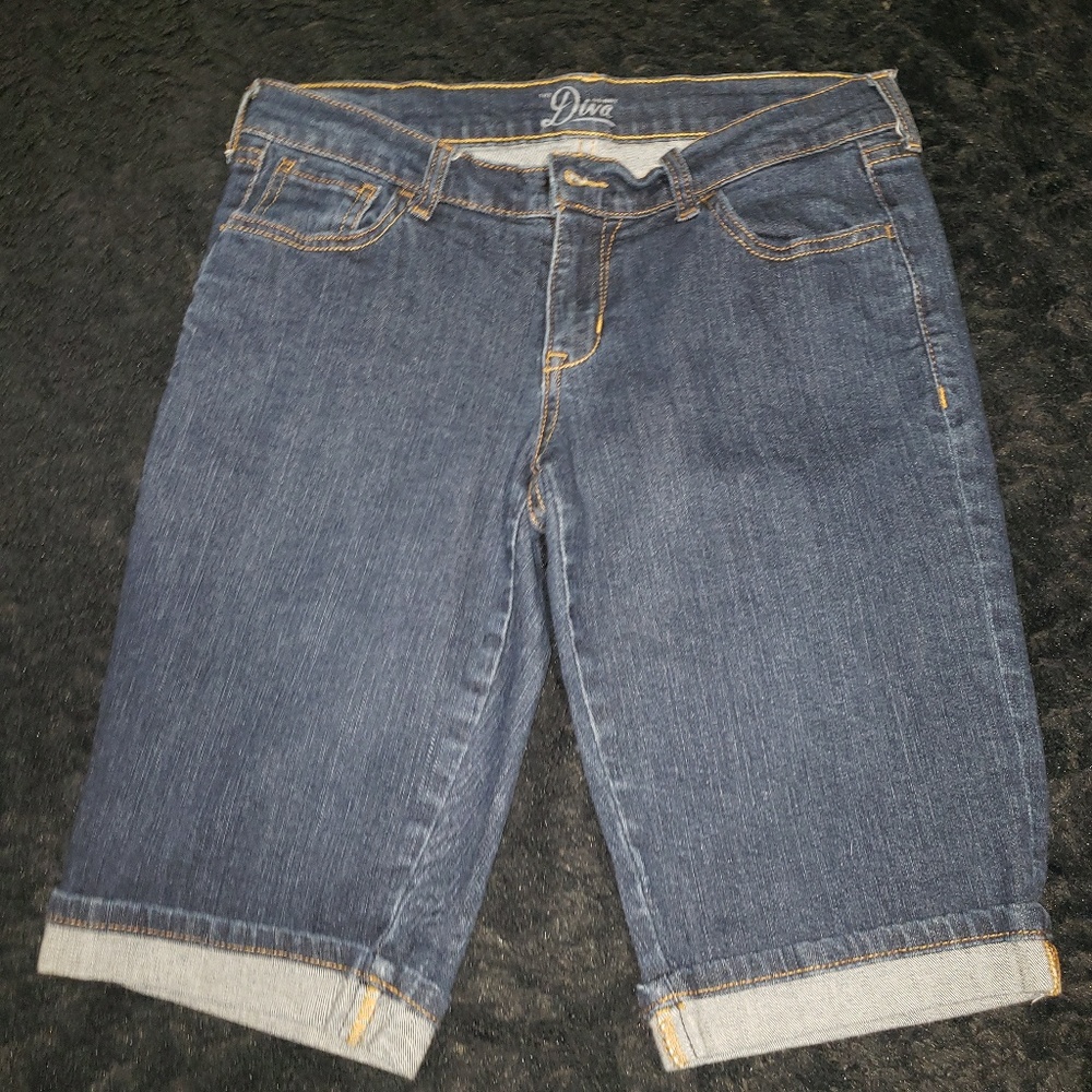 2/$12 Old navy size 6 shorts